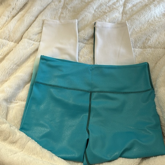 Zyia Active Venom Teal Blue Ombré Snakeskin Texture Light N Tight Leggings - Picture 2 of 3